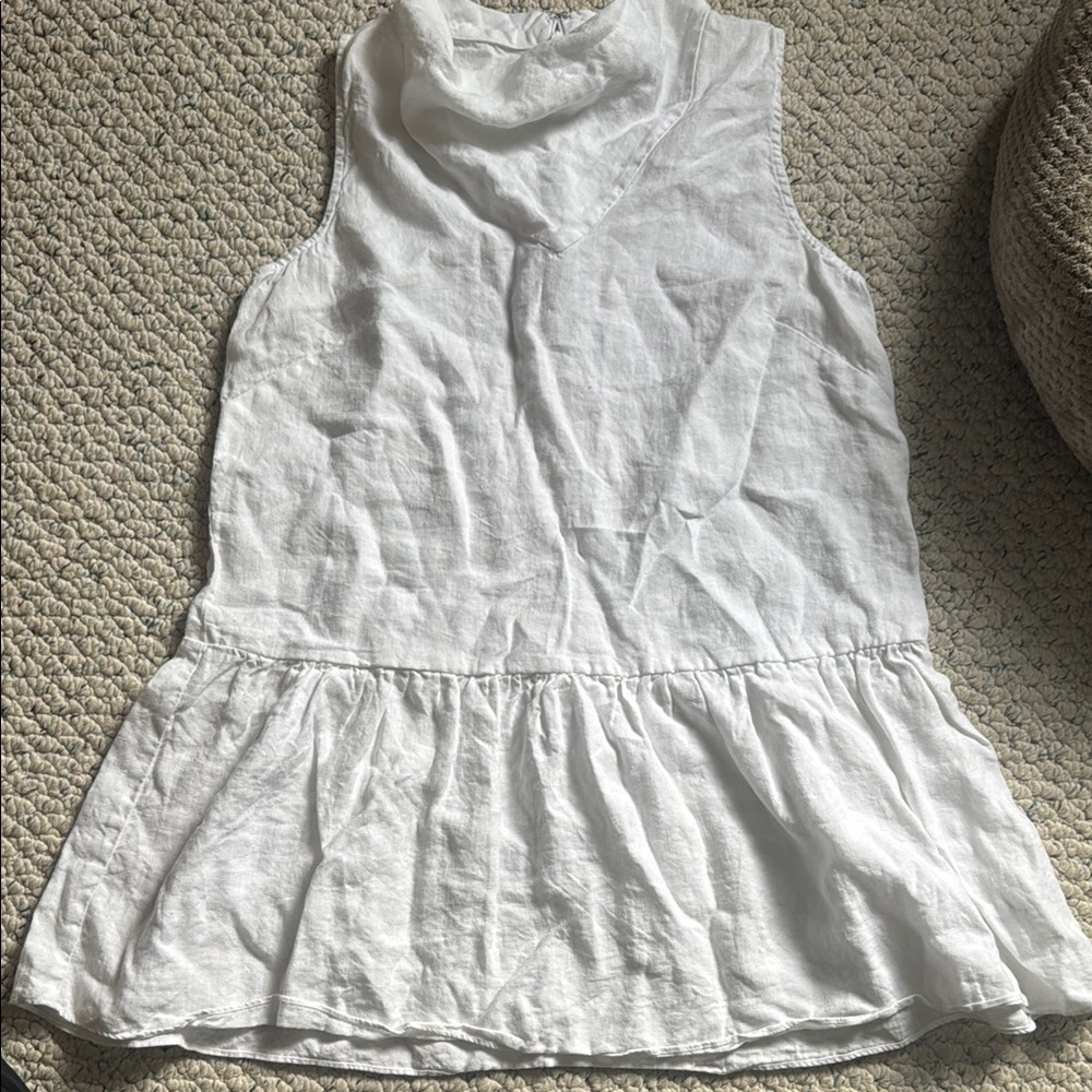 En Thread Sleeveless Ruffle Hem Top